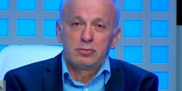 ნაძარცვი ფულებით დაფინანსებულ ტელევიზიებში სხედან და სიძულვილსა და შხამს აფრქვევენ იმ ადამიანის მიმართ, რომელმაც შეძლო, ერთ მუშტად შეეკრა ღირსეული საზოგადოება და  არჩევნების გზით დაემარცხებინა ეს ანტიქართული, ანტიეროვნული ძალა! – ედიშერ გვენეტაძე