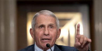 საშობაო მოგზაურობები „ომიკრონ“ ვარიანტის გავრცელებას გაზრდის – ენტონი ფაუჩი