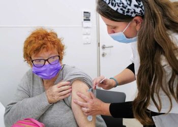 ისრაელის პრემიერ-მინისტრი გარკვეული ჯგუფებისთვის მეოთხე დოზით ვაქცინაციის კამპანიას აანონსებს