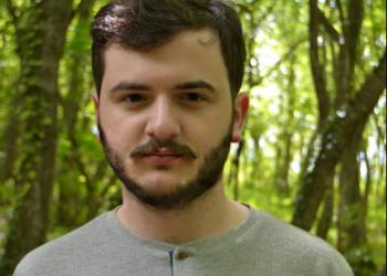 5-7-მა პოლიციელმა, უგონოდ მთვრალი კაცი სცემა, აგინა, დაასისხლიანა.. იცოდეთ, რომ აქ ჯალათები მუშაობენ – ჟურნალისტი ინფორმაციას ავრცელებს