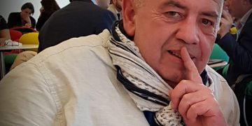 ერთ მხარეს ექვთიმე ყავს მეორე მხარეს- ალექსანდრე მაკედონელი და ორივე ერთმანეთს პუტინის აგენტებად მოიხსენიებს – გიორგი ფოფხაძე