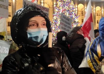 “ნერვები მეშლება, რომ სააკაშვილი პატიმრობაშია” – აქტივისტი, რომელიც საფრანგეთიდან ჩამოვიდა