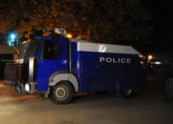 რუსთავის მე-12 სასჯელაღსრულების დაწესებულების ეზოში სპეცრაზმი და წყლის ჭავლის მანქანები შეიყვანეს