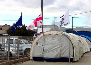 შიმშილობის მეოთხე დღე – “ნაციონალური მოძრაობის” ოფისთან კიდევ რამდენიმე კარავი გაშალეს