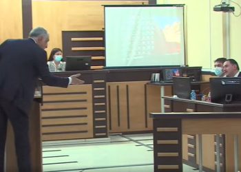 თვალებს ნუ მიქაჩავ! რა მანერაა, პროკურორი რომ ძველბიჭურად გელაპარაკება!  – მამუკა ხაზარაძესა და პროკურორს შორის სიტყვიერი დაპირისპირება მოხდა