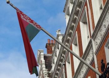 ლონდონში ბელარუსის საელჩოს თავს დაესხნენ და რამდენიმე დიპლომატი სცემეს