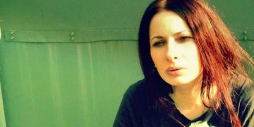 „მაგ ისტორიის წიგნის პაროდიას სულ წითელი ღაჟღაჟა პომადით ჩავასწორებ, თქვე ძაანძაან საცოდავებო” – მაია დარსმელიძე