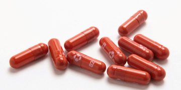 აშშ-ის სურსათისა და მედიკამენტების ადმინისტრაციამ კორონავირუსის სამკურნალოდ „მერკის“ წარმოების აბები დაამტკიცა