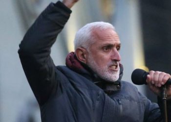 წინაპრებს რომ არ ეშიმშილა, კობახიძე ახლა გამოხუხუნებული კომკავშირელი იქნებოდა – მურმან დუმბაძე