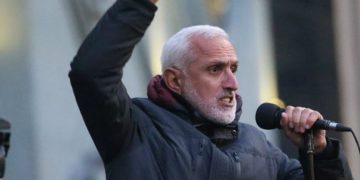 წინაპრებს რომ არ ეშიმშილა, კობახიძე ახლა გამოხუხუნებული კომკავშირელი იქნებოდა – მურმან დუმბაძე