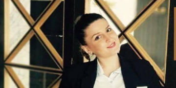 ბინის 100 %-ს თუ არ გადმომიფორმებთ, ბავშვს თვალით ვეღარ ნახავთო – გარდაცვლილი ქმრის ოჯახი პროკურორს თანამდებობრივი უფლებამოსილების ბოროტად გამოყენებაში ადანაშაულებს