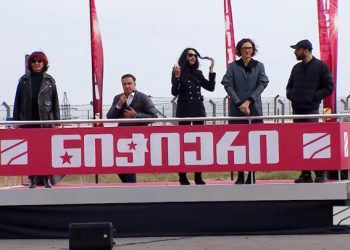 (ვიდეო) დავით ლეკაშვილმა „ნიჭიერში“ ტრაქტორით ჭიქები ერთმანეთზე დააწყო