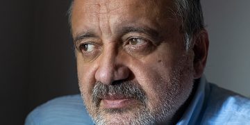 საყოველთაო იდიოტიზმის გამოვლინებაა.. ვინ ვის ურიგდება? რას ნიშნავს ეს? – ნოდარ ლადარია