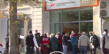 ლომბარდების მსხვილი ქსელი გაკოტრდა, ათი ათასამდე ადამიანი კუთვნილ ოქროსა და ძვირფას ნივთებს საკრედიტო დაწესებულებებში ეძებს