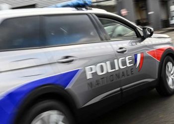 პარიზში კაცმა ორი ქალი მძევლად აიყვანა