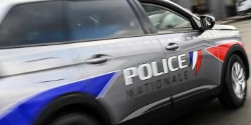 პარიზში კაცმა ორი ქალი მძევლად აიყვანა