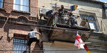 “თბილისი პრაიდის” ოფისის დარბევისთვის დაკავებული 3 პირი გირაოს სანაცვლოდ გაათავისუფლეს