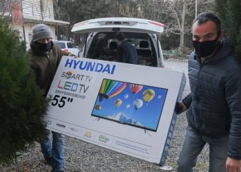 პროკურატურის თანამშრომლებმა სარეაბილიტაციო ცენტრის ბინადრებს ახალი წელი მიულოცეს