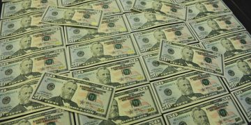 ყალბი ფულის გასაღების ფაქტზე ორი პირი პასუხისგებაში მისცეს