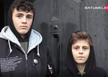 ძმები, რომლებსაც დედა კოვიდით გარდაეცვალათ, მამა – ავარიით, ქოხში ცხოვრობენ (ვიდეო)