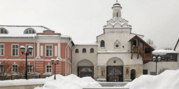 რუსეთში, მართლმადიდებლურ გიმნაზიაში 18 წლის კურსდამთავრებულმა თავი აიფეთქა