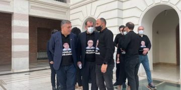 თბილისის საკრებულოს სხდომა ენმ-ს დეპუტატებმა პროტესტის ნიშნად დატოვეს