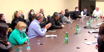 ხმაური და სიტყვიერი დაპირისპირება საკრებულოში – ოპოზიცია კალაძის გადაწყვეტილებას აპროტესტებს