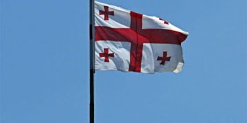 სკოლებისა და ბაღების შენობებზე სახელმწიფო დროშის აღმართვა და გერბის განთავსება სავალდებულო ხდება