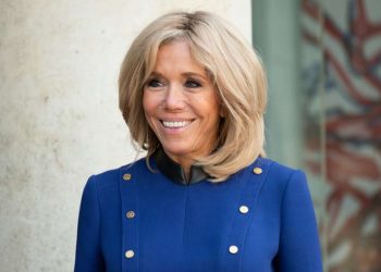 ბრიჯიტ მაკრონი ჩივილს აპირებს კონსპირაციული თეორიის გამო, რომლის თანახმადაც ის თითქოს კაცად დაიბადა