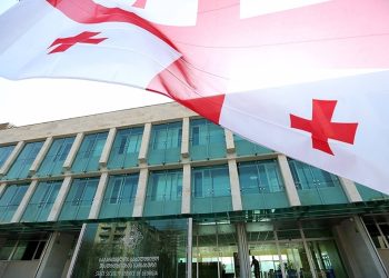 „ფაიზერის“ ვაქცინით აცრის დამადასტურებელი ყალბი საბუთის დამზადება-გასაღების ფაქტზე სუსმა კლინიკის დირექტორი და ექიმი დააკავა