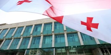 „ფაიზერის“ ვაქცინით აცრის დამადასტურებელი ყალბი საბუთის დამზადება-გასაღების ფაქტზე სუსმა კლინიკის დირექტორი და ექიმი დააკავა