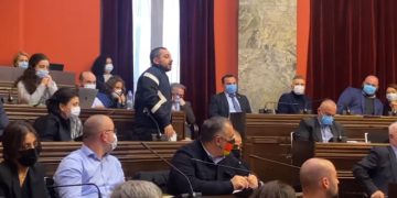 თქვენ ხართ უზრდელი – ვატო წერეთელსა და ანრი ოხანაშვილს შორის ინციდენტი მოხდა