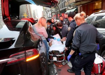 ნიუ-იორკში ქალმა მანქანაში იმშობიარა