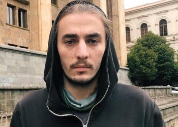 “კაი თუ ჩემი ძმა ხარ იფუსფუსე შენთვის ვის ა@ლევებ რო ა@ლევებ, რას თხრი ამ ისედაც დანადგურებულ ნერვებს…” – ზუკა ბერძენიშვილი