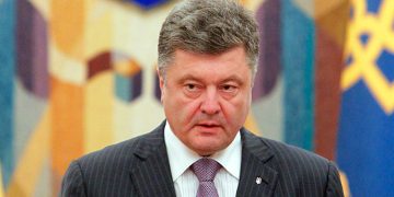 პოროშენკო ზელენსკის: „ბატონო ზელენსკი, თქვენთვის ცუდი სიახლე მაქვს: 17 იანვარს უკრაინაში ვბრუნდები”