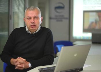 ანჯაფარიძე:”შევარდნაძის ფრთოსანი სიტყვები გამახსენდა, „მადლობა ჩვენს ინტელიგენციას იარაღი რომ აიღო ხელში დიქტატურასთან საბრძოლველადო.“ ეს ინტელიგენციაც ელოდება ავტომატების დარიგებას“