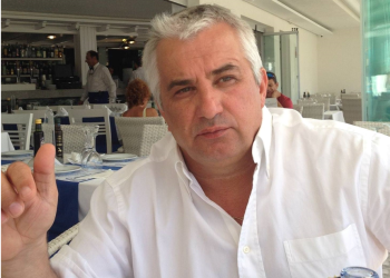 “ოპოზიციური პარტიის ლიდერებმა ჩაატარეთ პრესკონფერენცია, მიიღეთ დოკუმენტი და ჩადით უკრაინაში” – გოგი ჩიქავა