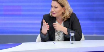 “საქართველოს მთავრობა! უსამართლობის გრძნობას მხოლოდ ის კი არ იწვევს, ვანოს ცოლის კაპრიზებით ადამიანებს რომ ჩაგრავდნენ ან უპატრონო კოჭოია გაუპატიურების შიშით ტერორისტობას აღიარებდა…”-სოფო ხორგუანი