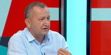 პირველ რიგში, „ოცნების“ ხელისუფლებას მიმართოს..საღი აზრის მქონეს,  „ნაცს“ ან ქვეყნის მოღალატეს რომ ეძახიან!!!”-დავით ჭიჭინაძე