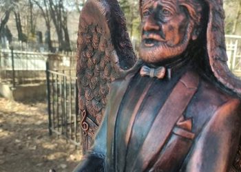 თემურ წიკლაურის საფლავზე მისი ქანდაკება დააზიანეს