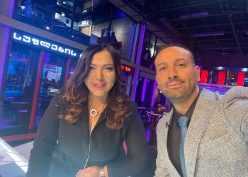 “გილოცავ, კაცო-ტელევიზიავ! შენ რა დაგღლის, მარა სულ ასეთი გადარეული და ენერგიული იყავი…” – ინგა გრიგოლია ნოდარ მელაძეს იუბილეს ულოცავს