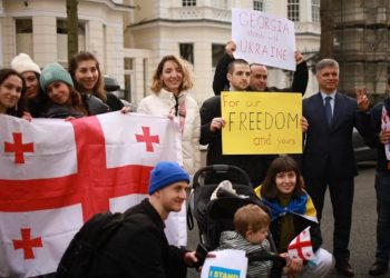 ქართველმა სტუდენტებმა დიდ ბრიტანეთში უკრაინის მხარდამჭერი აქცია გამართეს