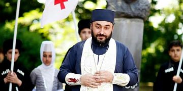 “ამდენი ჩიჩინის მერე ვინც კიდე არ მარხულობთ, ჭამეთ, სვიით… მაინც წასულია თქვენი საქმე… გამოდით ხალხო და ილოცეთ, რას აკეთებთ?” – მამა ლევანი