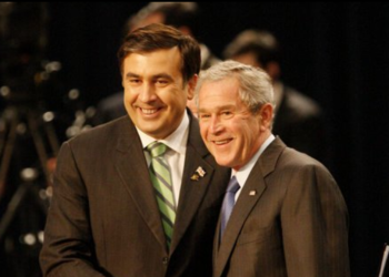 “პუტინისგან 3 მეტრში ვიჯექი, როცა ამ გადაწყვეტილების ყველა ავტორს დაგვემუქრა, აბა, გამოიცანით, რისთვის ვარ დატყვევებული?” – სააკაშვილი