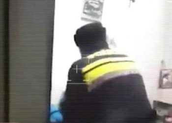 ის არის 17 წლის, უბინაოა და ქუჩაში ცხოვრობს – რა ახალი დეტალები ხდება ცნობილი ყრუ-მუნჯ ახალგაზრდაზე, რომელიც პოლიციელმა სცემა?