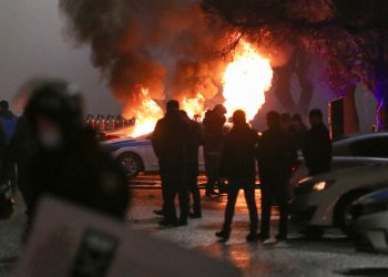 ყაზახეთში აქციის მონაწილეებმა ალმატის აეროპორტი დაიკავეს