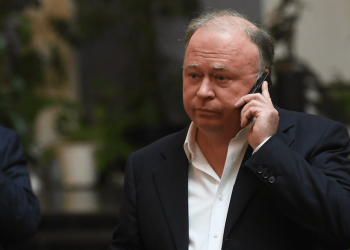 სააკაშვილმა მითხრა, გადაეცი პუტინს, რომ მისი წარმომადგენელი აქ, საქართველოს პრეზიდენტის კაბინეტის გვერდით ოთახში იჯდება – ანდრეი კარაულოვი