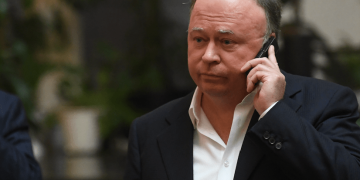 სააკაშვილმა მითხრა, გადაეცი პუტინს, რომ მისი წარმომადგენელი აქ, საქართველოს პრეზიდენტის კაბინეტის გვერდით ოთახში იჯდება – ანდრეი კარაულოვი