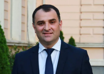 ბათუმის ახალარჩეულმა მერმა, უქმე დღეების დასრულების შემდეგ, შვებულება აიღო