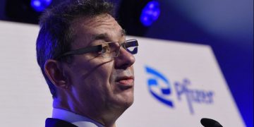 კითხვა ის კი არ არის გაქრება თუ არა ეს ვირუსი, არამედ შევძლებთ თუ არა ნორმალურ ცხოვრებას დავუბრუნდეთ – Pfizer-ის ხელმძღვანელი